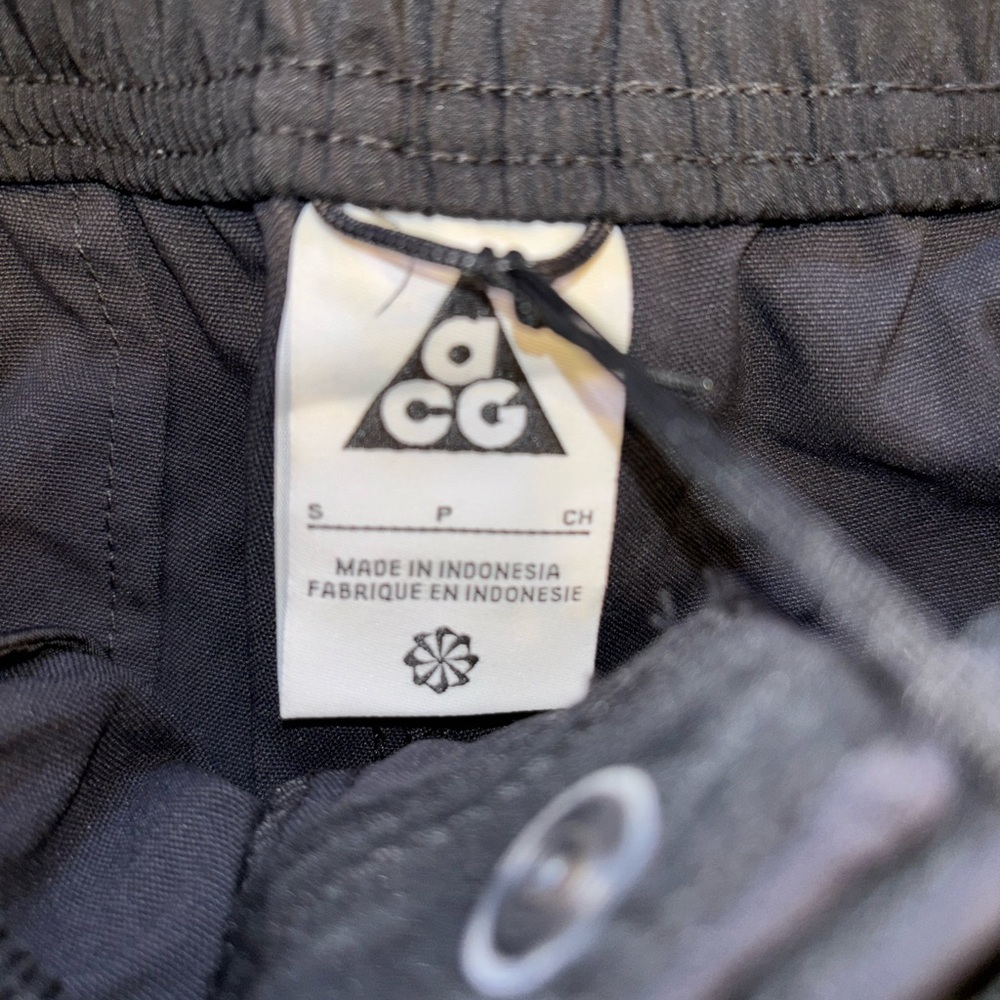 Nike ACG Cargo convertible pants. New! Small men’s - Picture 7 of 9